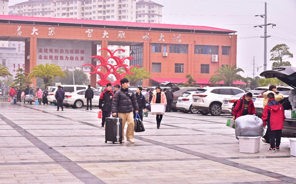 开学季|万物萌动奏响春之乐，扬帆启航逐梦新征程
