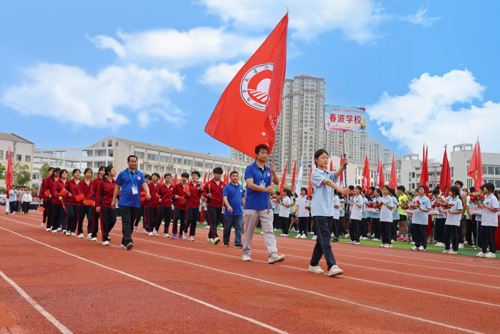 我校在市第二十八届中小学生田径运动会上斩获三冠并破三项纪录