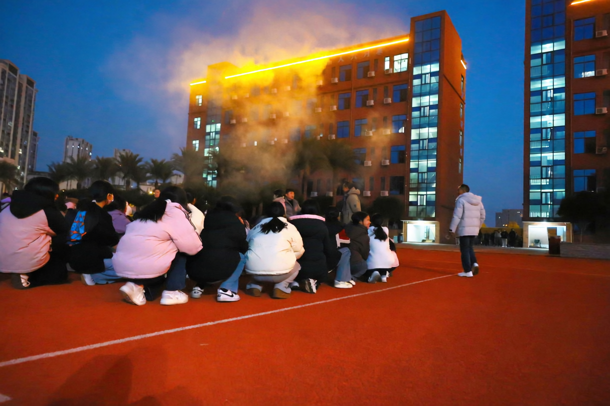 丰城春波学校开展夜间消防疏散演练&mdash;&mdash;筑牢寄宿制校园安全防线
